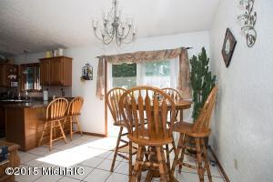 124 Maple Cir, Climax, MI 49034 photo 4