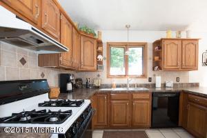 124 Maple Cir, Climax, MI 49034 photo 9