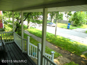 515 Pearl St, Belding, MI 48809 photo 3