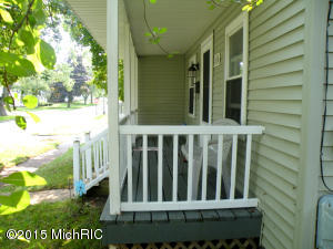 515 Pearl St, Belding, MI 48809 photo 2