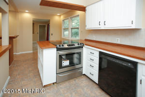 627 Glenview Cir, Plainwell, MI 49080 photo 9