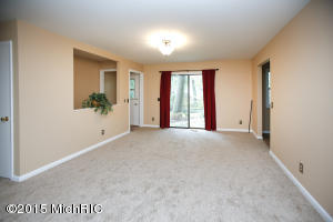 627 Glenview Cir, Plainwell, MI 49080 photo 6