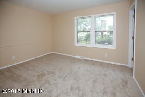 627 Glenview Cir, Plainwell, MI 49080 photo 13