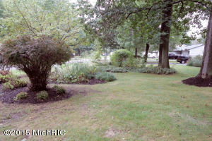 627 Glenview Cir, Plainwell, MI 49080 photo 3