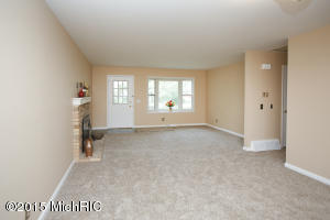 627 Glenview Cir, Plainwell, MI 49080 photo 4