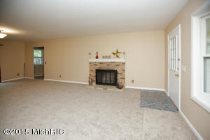 627 Glenview Cir, Plainwell, MI 49080 photo 5