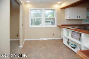 627 Glenview Cir, Plainwell, MI 49080 photo 12