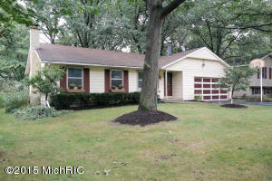 627 Glenview Cir, Plainwell, MI 49080 photo 1
