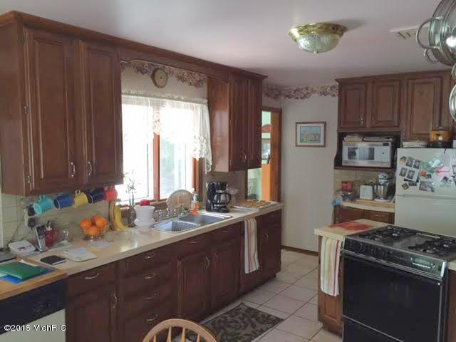 3908 34th St, Hamilton, MI 49419 photo 2