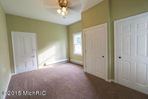 415 King St, Lowell, MI 49331 photo 6