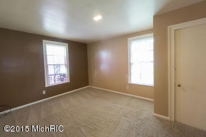 415 King St, Lowell, MI 49331 photo 7