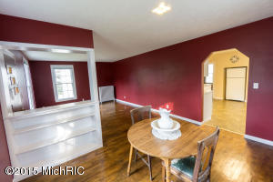 415 King St, Lowell, MI 49331 photo 4