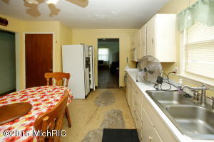711 Betterly, Springfield, MI 49037 photo 7