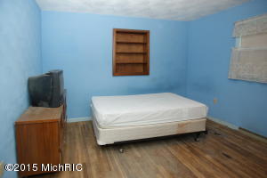 711 Betterly, Springfield, MI 49037 photo 12