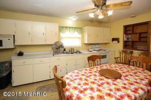 711 Betterly, Springfield, MI 49037 photo 6