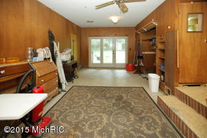 711 Betterly, Springfield, MI 49037 photo 13