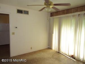 301 Sutherland Dr, Stanton, MI 48888 photo 4