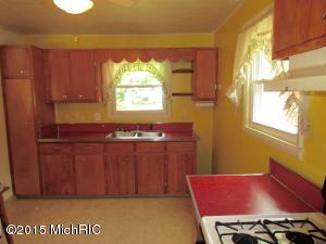 301 Sutherland Dr, Stanton, MI 48888 photo 3