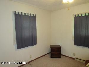 301 Sutherland Dr, Stanton, MI 48888 photo 8
