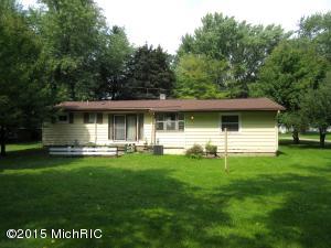 301 Sutherland Dr, Stanton, MI 48888 photo 2