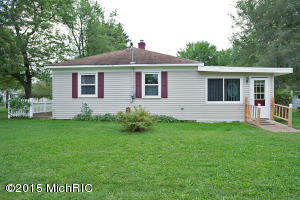 227 23rd St N, Springfield, MI 49037 photo 2