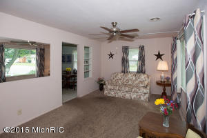 227 23rd St N, Springfield, MI 49037 photo 4