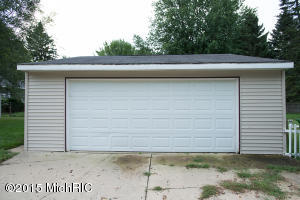 227 23rd St N, Springfield, MI 49037 photo 3
