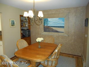581 Eighth St, Manistee, MI 49660 photo 11
