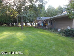 581 Eighth St, Manistee, MI 49660 photo 2