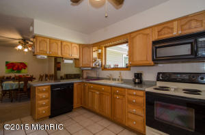 16534 Huron Dr, Buchanan, MI 49107 photo 2