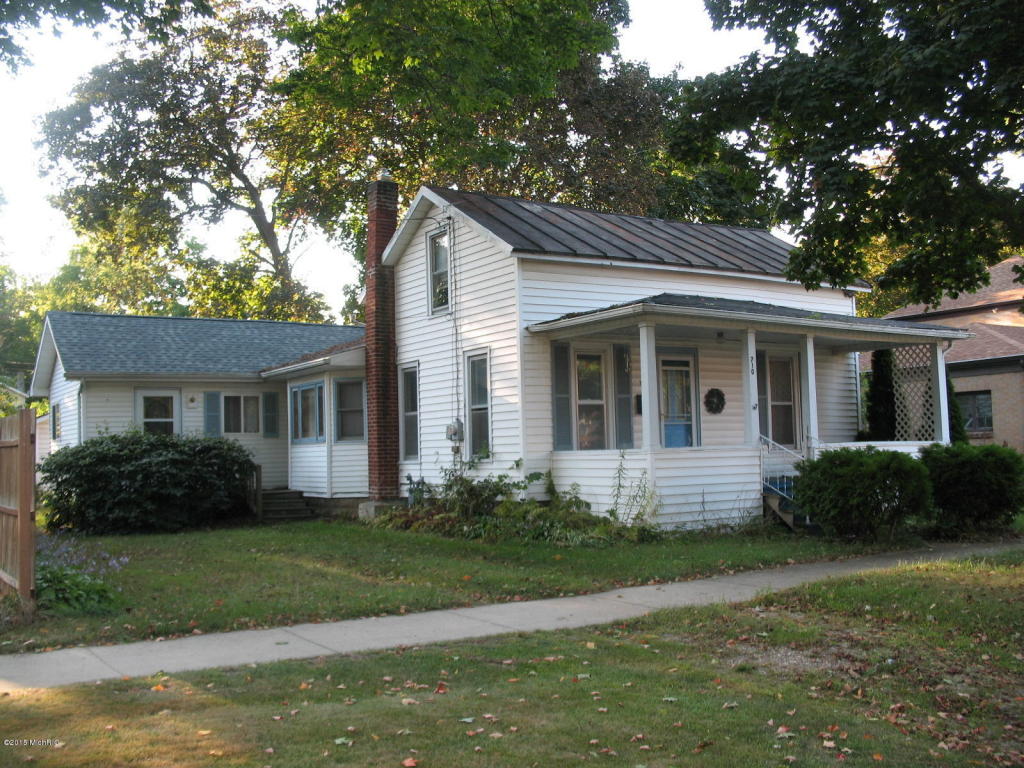 710 Elm St, Three Rivers, MI 49093 photo 1