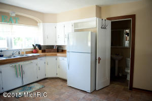 215 E State St, Grant, MI 49327 photo 5