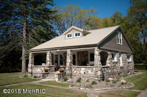 215 E State St, Grant, MI 49327 photo 1