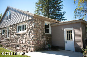 215 E State St, Grant, MI 49327 photo 3
