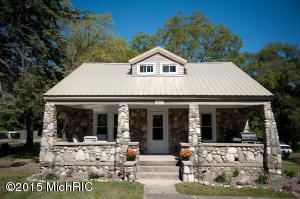215 E State St, Grant, MI 49327 photo 2