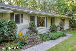 2429 Gee Dr, Lowell, MI 49331 photo 2
