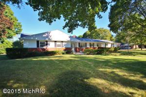 905 Pine St, Three Rivers, MI 49093 photo 2