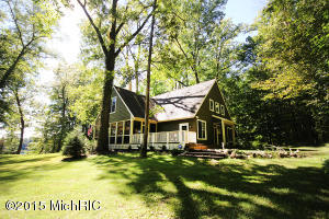 412 Maple Ln, Buchanan, MI 49107 photo 1
