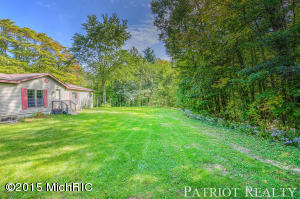 1148 W Spring Dr, Newaygo, MI 49337 photo 2