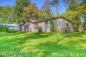 1148 W Spring Dr, Newaygo, MI 49337 photo 1