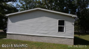 867 E James St, White Cloud, MI 49349 photo 2