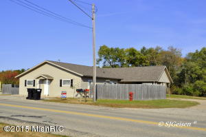719 Kiddville St, Belding, MI 48809 photo 2