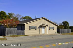 719 Kiddville St, Belding, MI 48809 photo 1