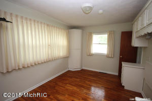 931 Beech St, Lowell, MI 49331 photo 5