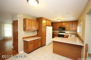 931 Beech St, Lowell, MI 49331 photo 2