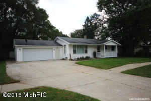 931 Beech St, Lowell, MI 49331 photo 1