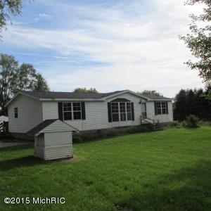 1192 E Main St, Stanton, MI 48888 photo 1