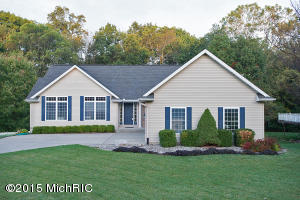 235 Deer Run Dr, Plainwell, MI 49080 photo 2