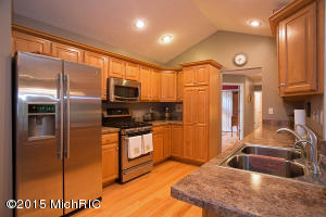 235 Deer Run Dr, Plainwell, MI 49080 photo 12