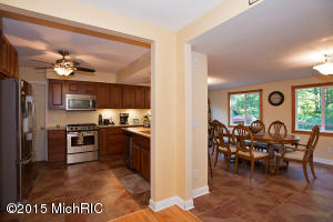 532 Cosmopolitan, Marshall, MI 49068 photo 4